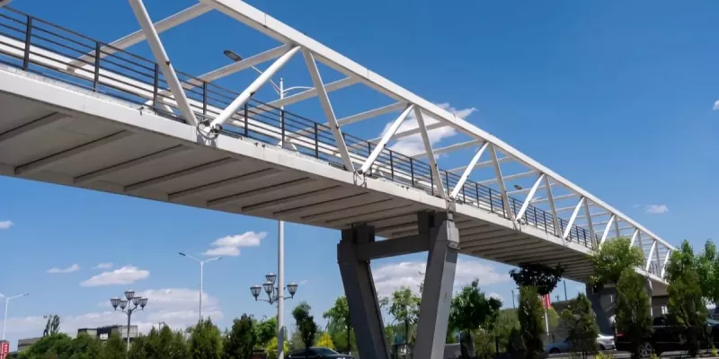 Struktura e çelikut Ndërtimi i urës së këmbësorëve të qytetit Struktura e çelikut Ndërtimi i urës së këmbësorëve të qytetit