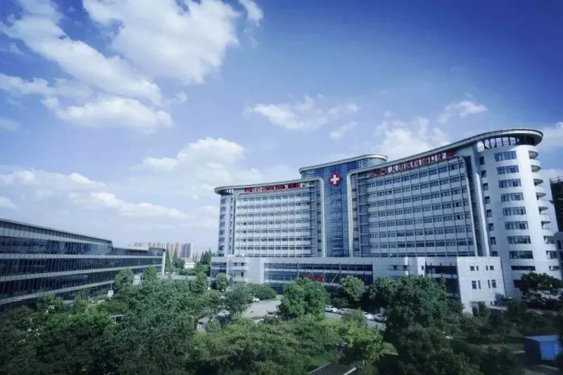 Ndërtesa e kujdesit shëndetësor me strukturë çeliku të lehtë