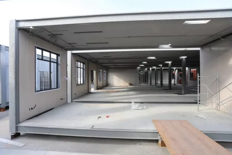 Moduli i magazinës së parafabrikuar prej çeliku të lehtë
